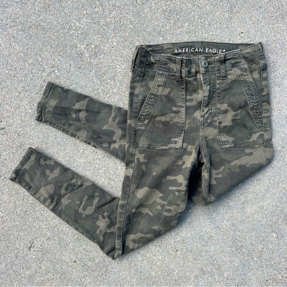 American Eagle green camo high-rise jegging crop jeans next level stretch Size 2